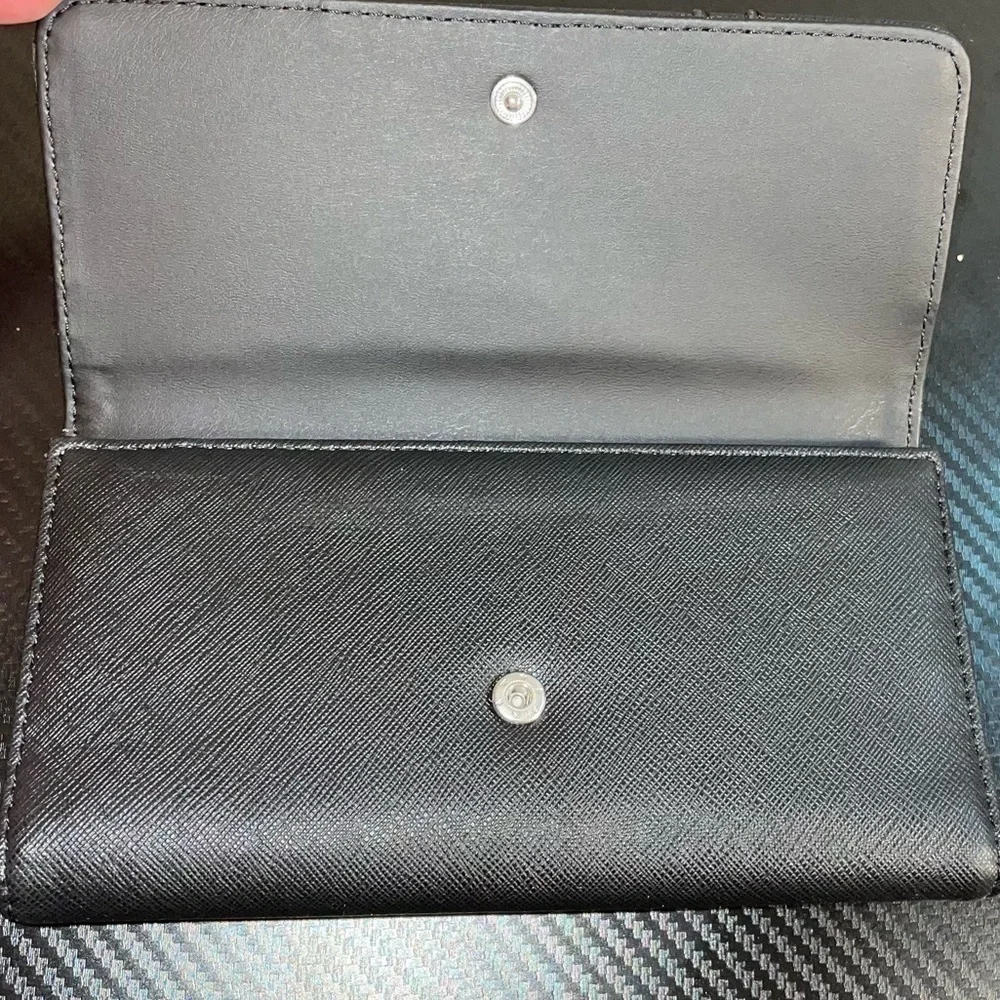 G by Guess Wallet Trifold Multi Pockets Clear ID Slot Faux Leather Big G Logo